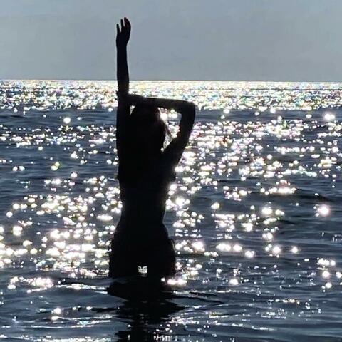 she stole the beach