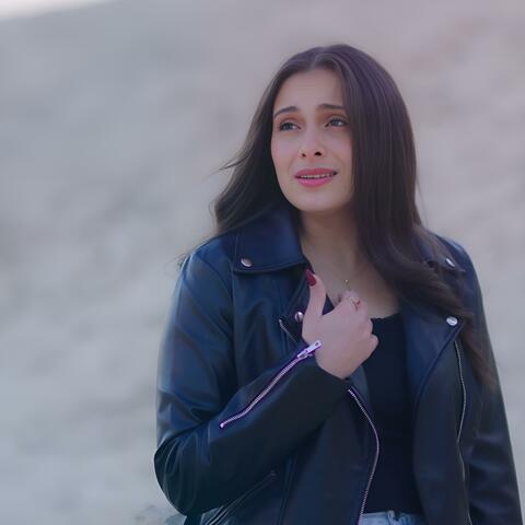 وده من حنانه لي