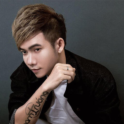 Người đi ngoài phố