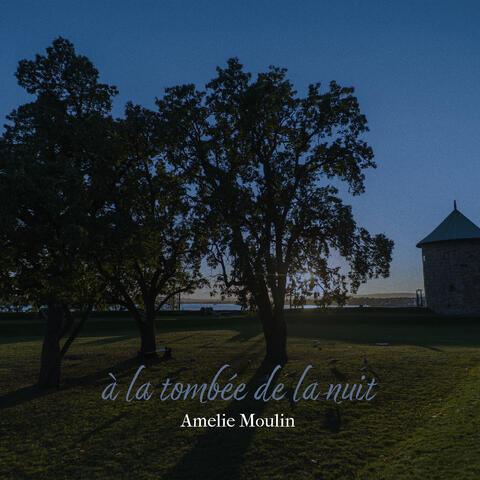 à la tombée de la nuit