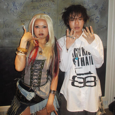 Mình Lượn Lờ Moshi Moshi もしもし - Quân Louis, Diva Vi Đá