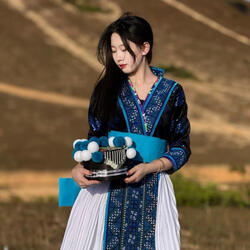 Kuv Xav Ua Koj Tus Hlub