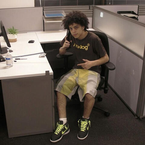 Vibrator (feat. Karlo Futarac)