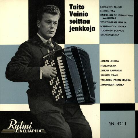Taito Vainio soittaa jenkkoja