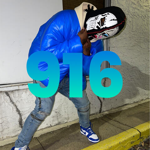 916
