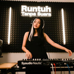 Runtuh Tanpa Suara