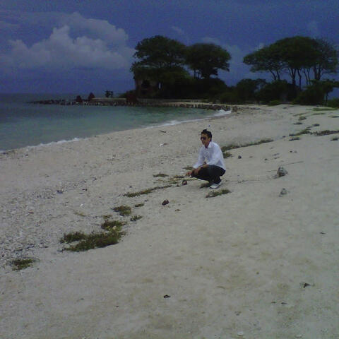 Putih Terpecah