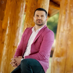 Ce Baiat Mai Are Tata