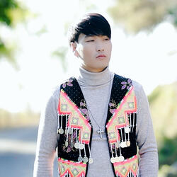 Koj Yog Nws Niam Lev