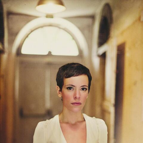 Emily Loizeau
