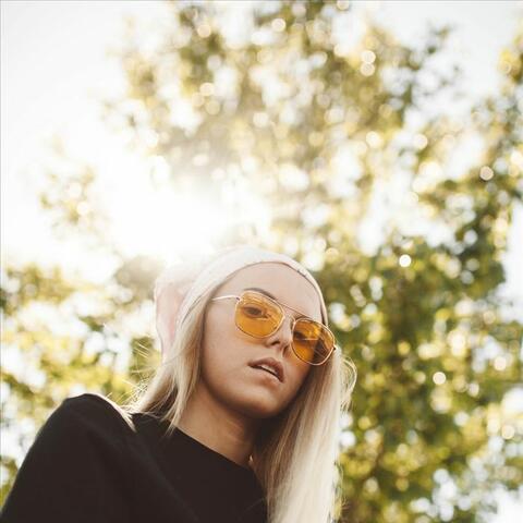 OSTON & Lauren Sanderson
