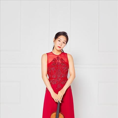 Esther Yoo