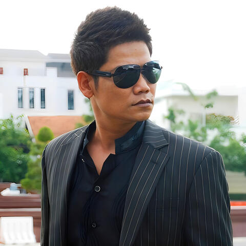 ឆ្នាំមុន album art