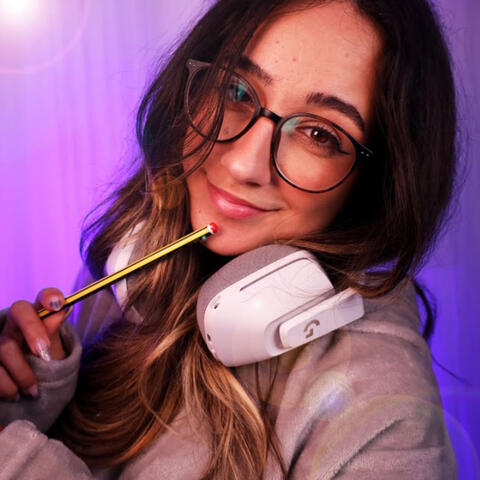 ASMR Roleplay POV - Irmã Mais Velha (Português - Portugal) Sussurros & Voz Suave album art