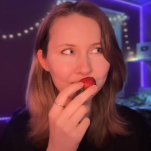 $20 Strawberry vs $5 Strawberry - Which Is Better? album art