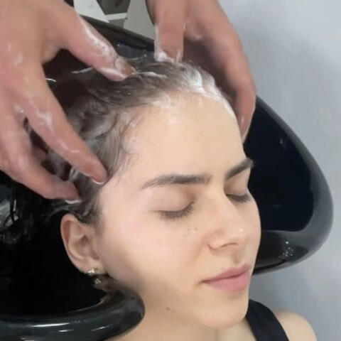 Friseurbesuch Flüstern - Haare Waschen & Schneiden album art