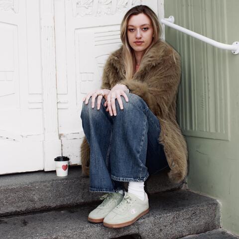 she ran away album art