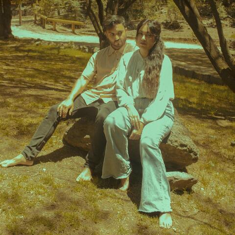 En Esta Vida Y Otras Más album art