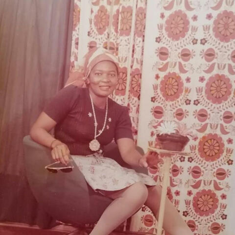 Sinah-Mom album art
