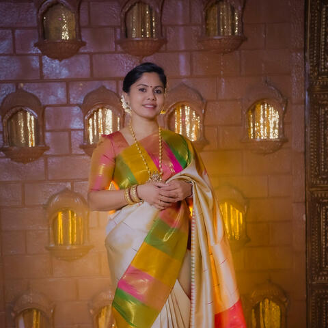 Marainthirunthu Paarkkum album art