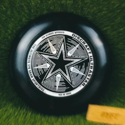 frisbee (feat. Deivyn) album art