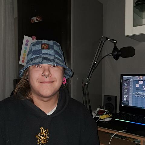 En uppaa tätä apple musiciin :D / Segen Tietokoneen Tyhjennys Albumi Vuosilta 2021-2025 album art