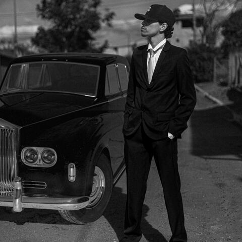 100Título album art