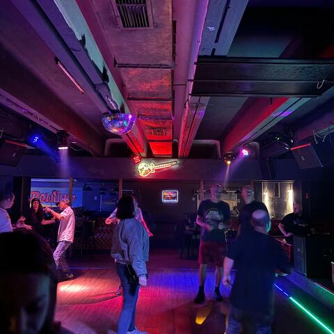 Praví sú stars album art