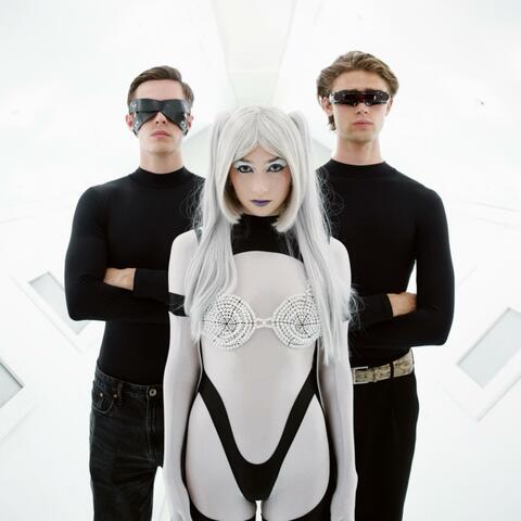 Mommy Issues album art