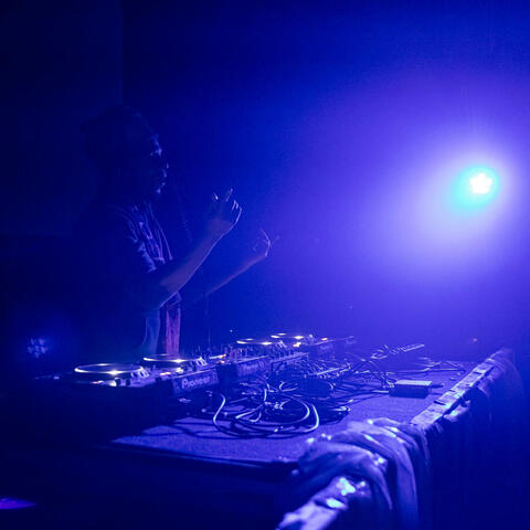 Ezinobuthi album art