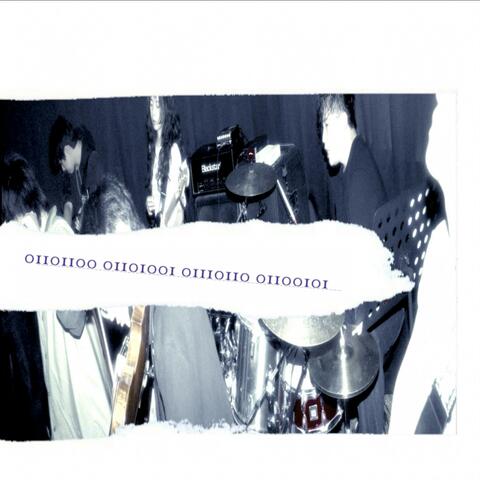 01101100 01101001 01110110 01100101 album art