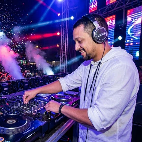 YESE — Y Entré Sin Estrés album art