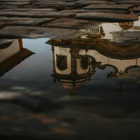 Midnight Memories album art