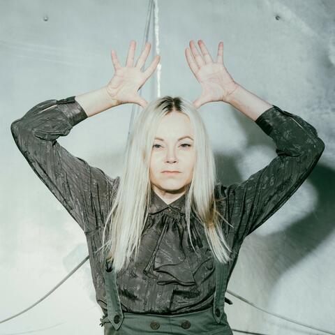 On keskityttävä eläviin album art