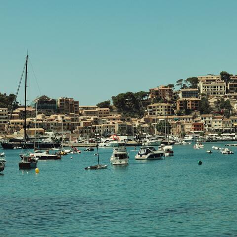 Me Gustas Tu / Le Pêcheur (Medley) album art