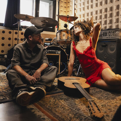 SI UN DÍA NOS CRUZAMOS POR MADRID album art
