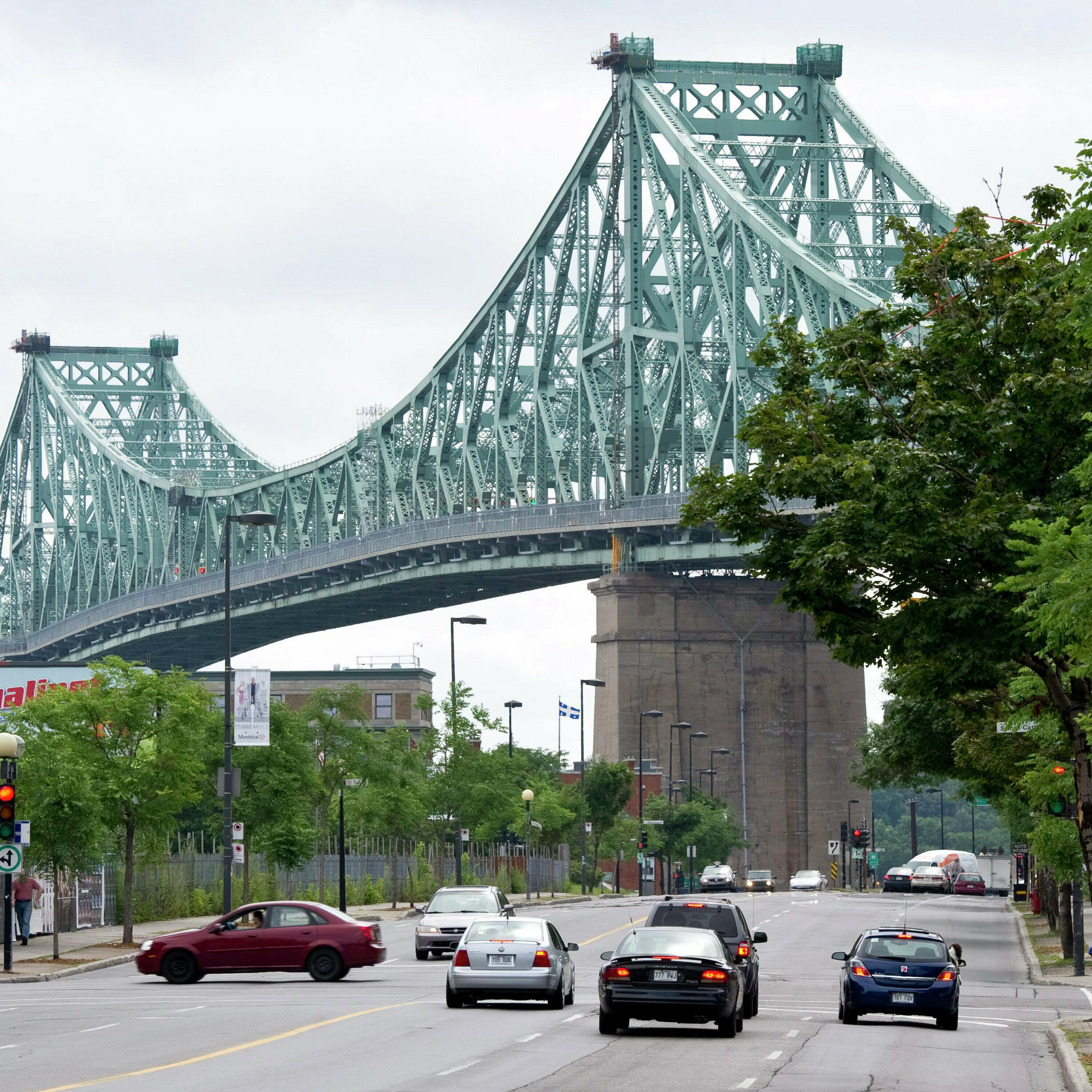 Montreal is testing “superblocks” to cut car traffic by turning neighbourhoods into giant cul-de-sacs