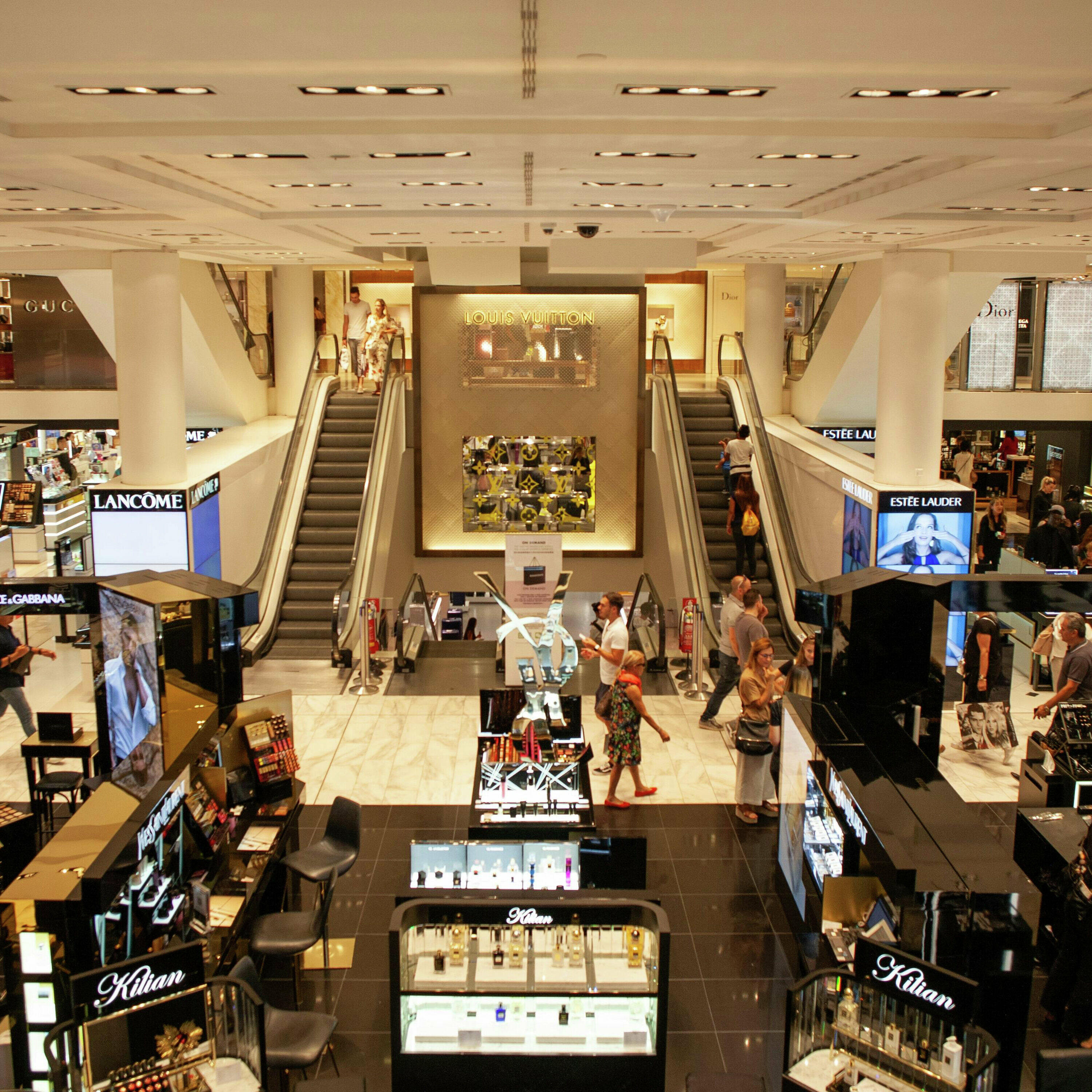 Quebec's pilot project keeping store open longer