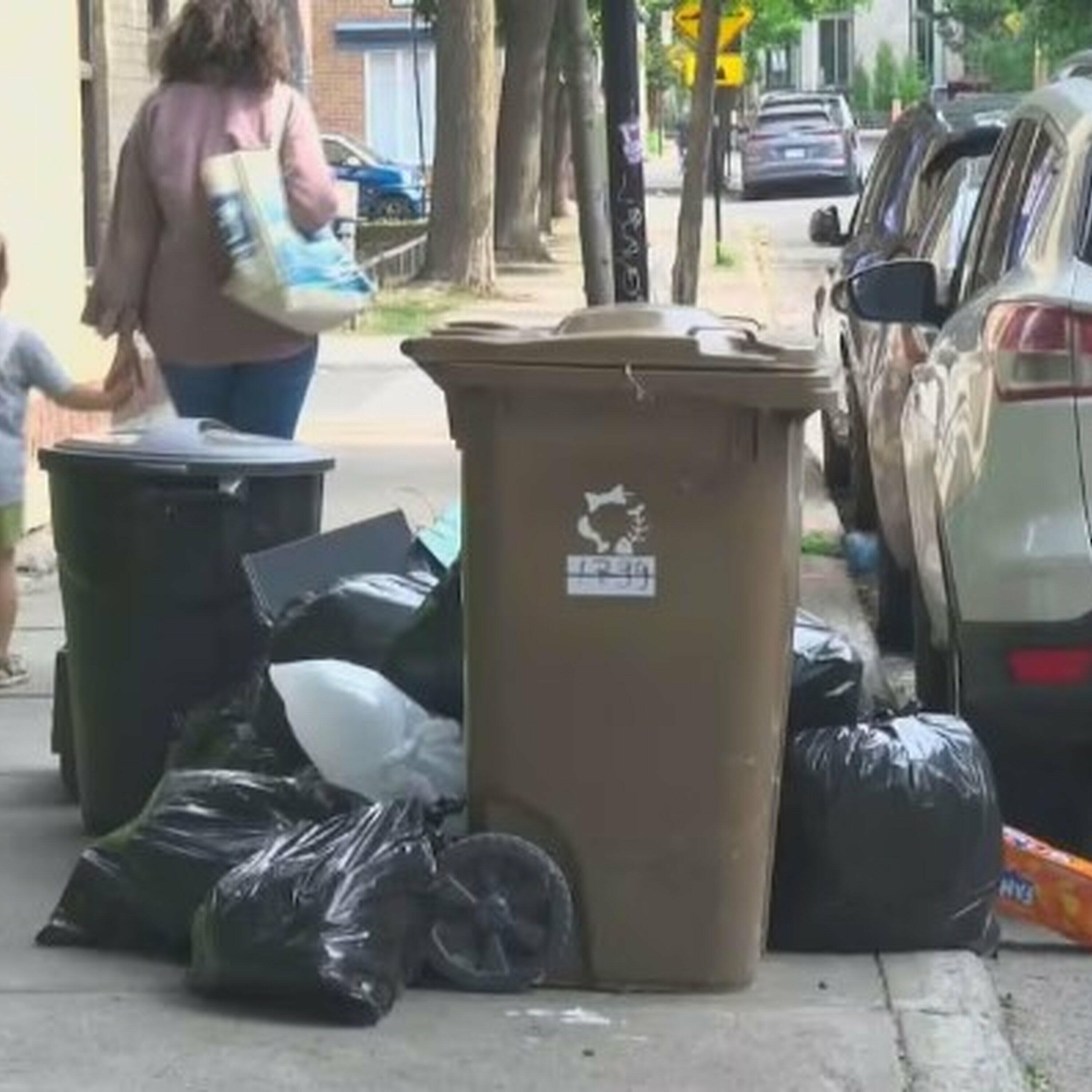 The leader of Ensemble Montréal to announce her intention to reinstate household waste collection on a weekly basis