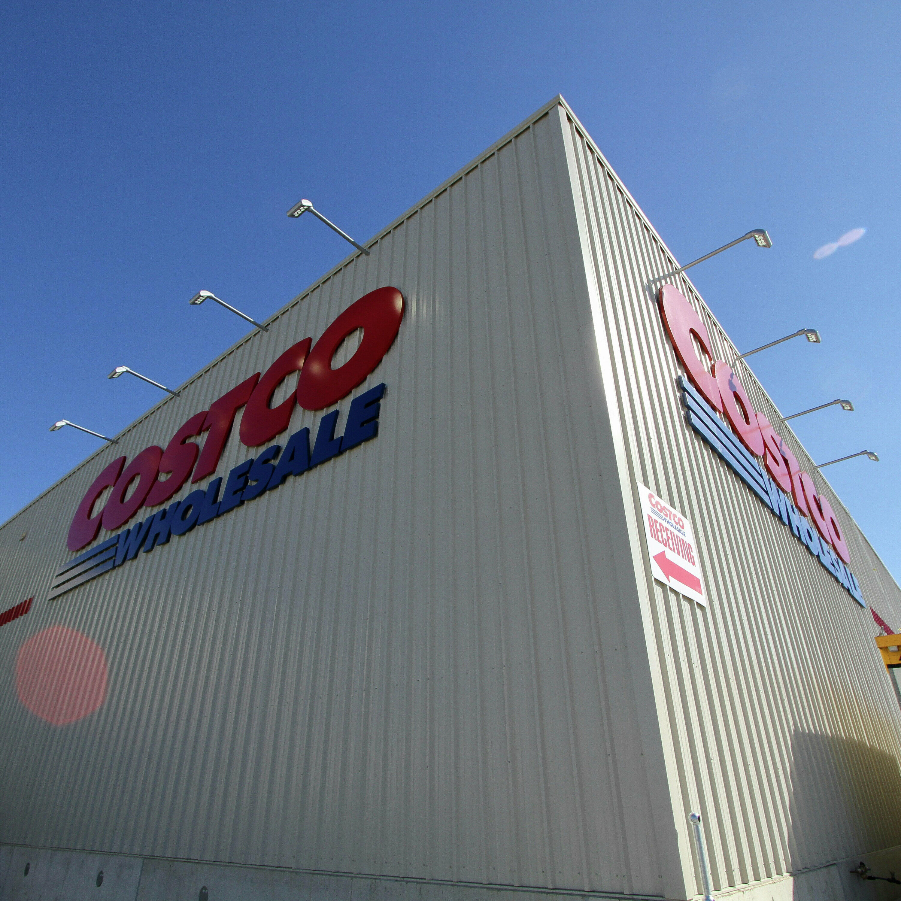 Costco CEO responds to Elias Makos' negative in-store experience