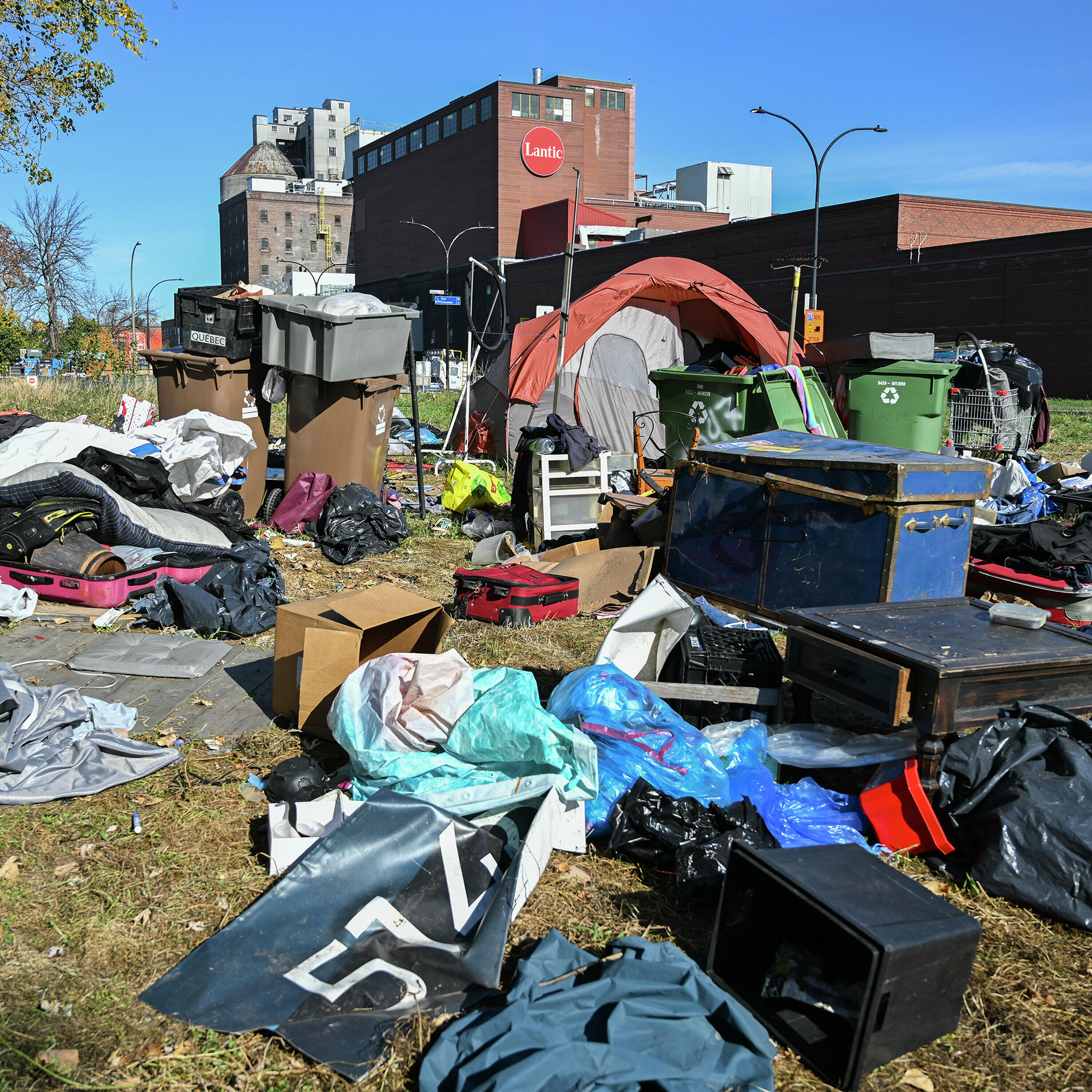 What is Montreal's approach to homelessness?