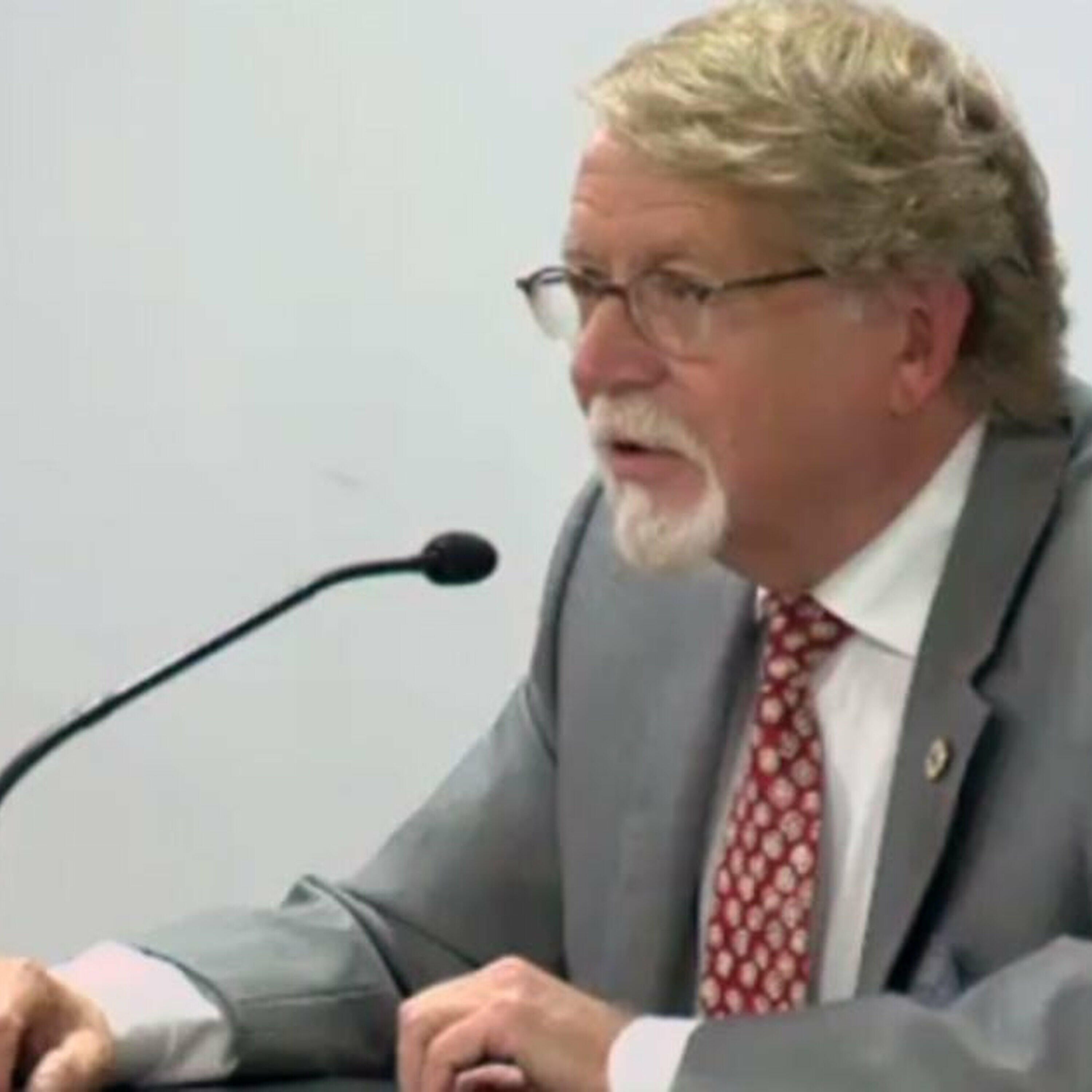 Former Hampstead Mayor accuses current mayor of misusing taxpayer dollars at heated city council meeting
