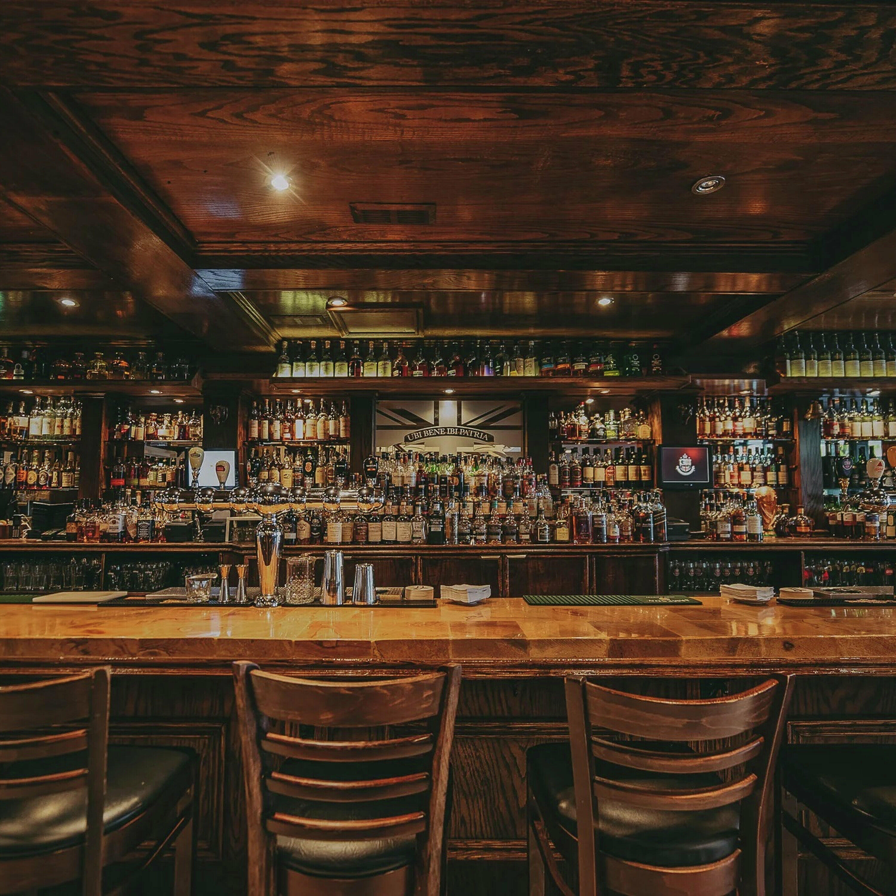 OQLF tells the Pub Burgundy Lion to add more French to its signage