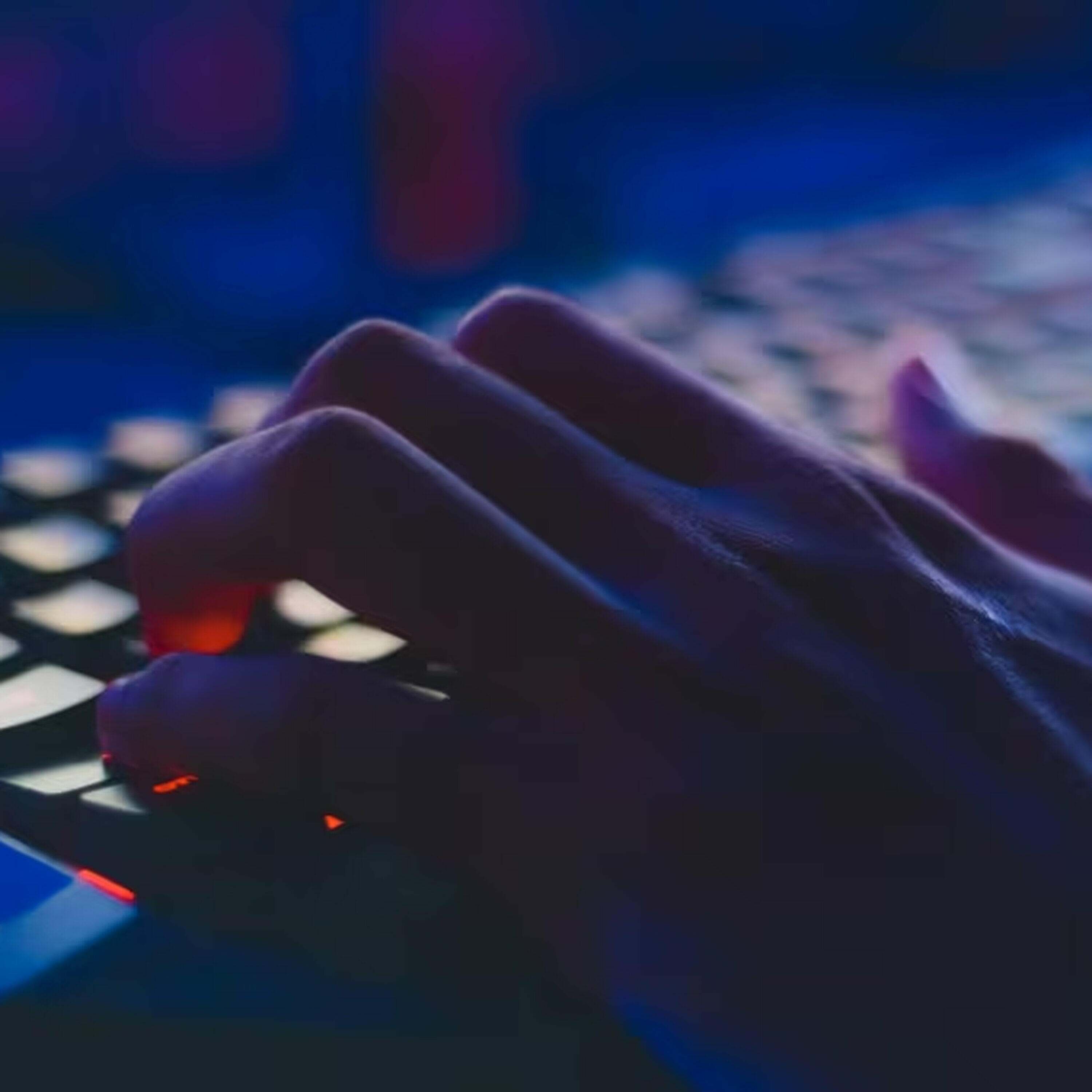 Tech Tuesdays with Carmi Levy – Images stolen by hackers from women's dating safety app