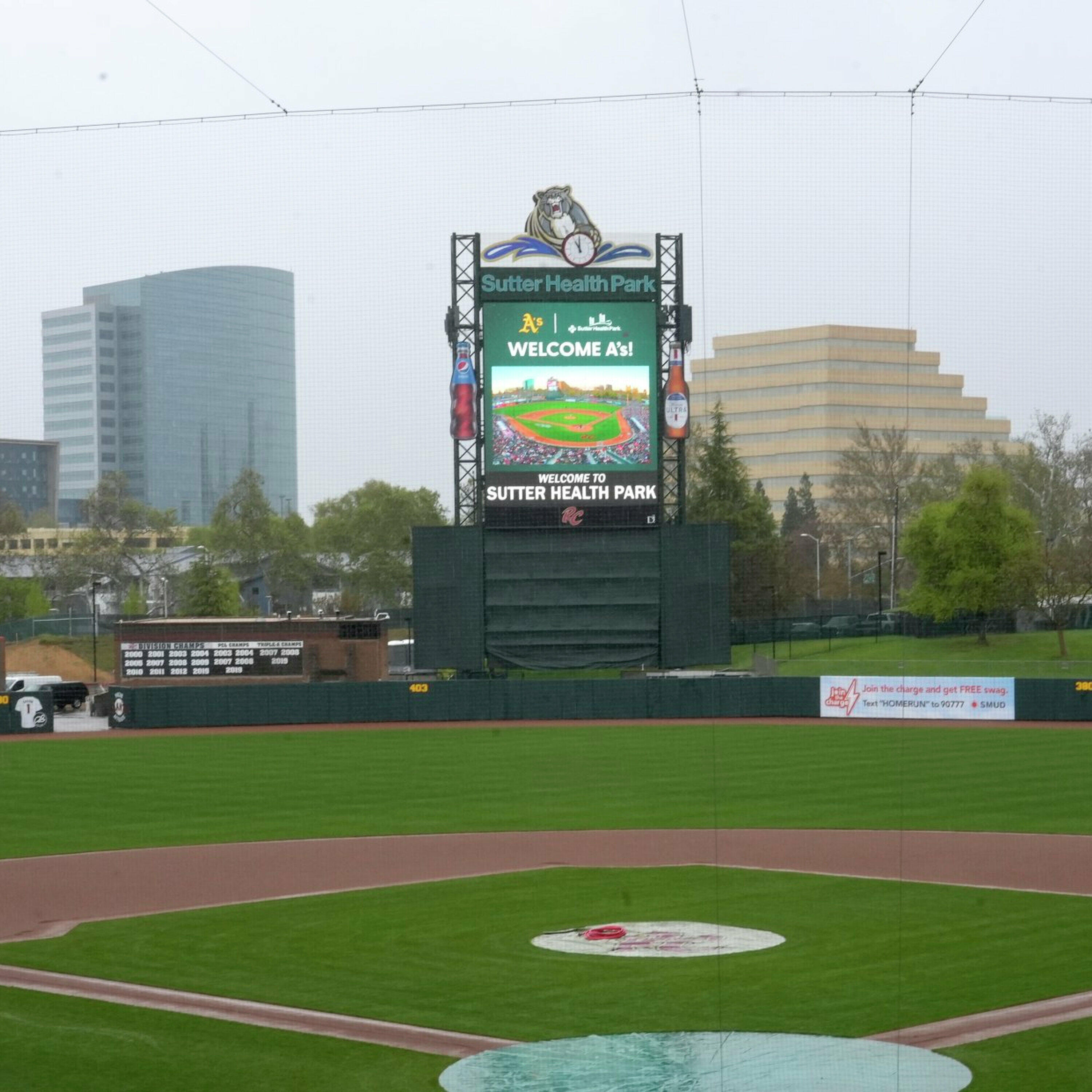 The Morning Rush - A broadcaster apologizes for badly botched home run call: 'No excuses'