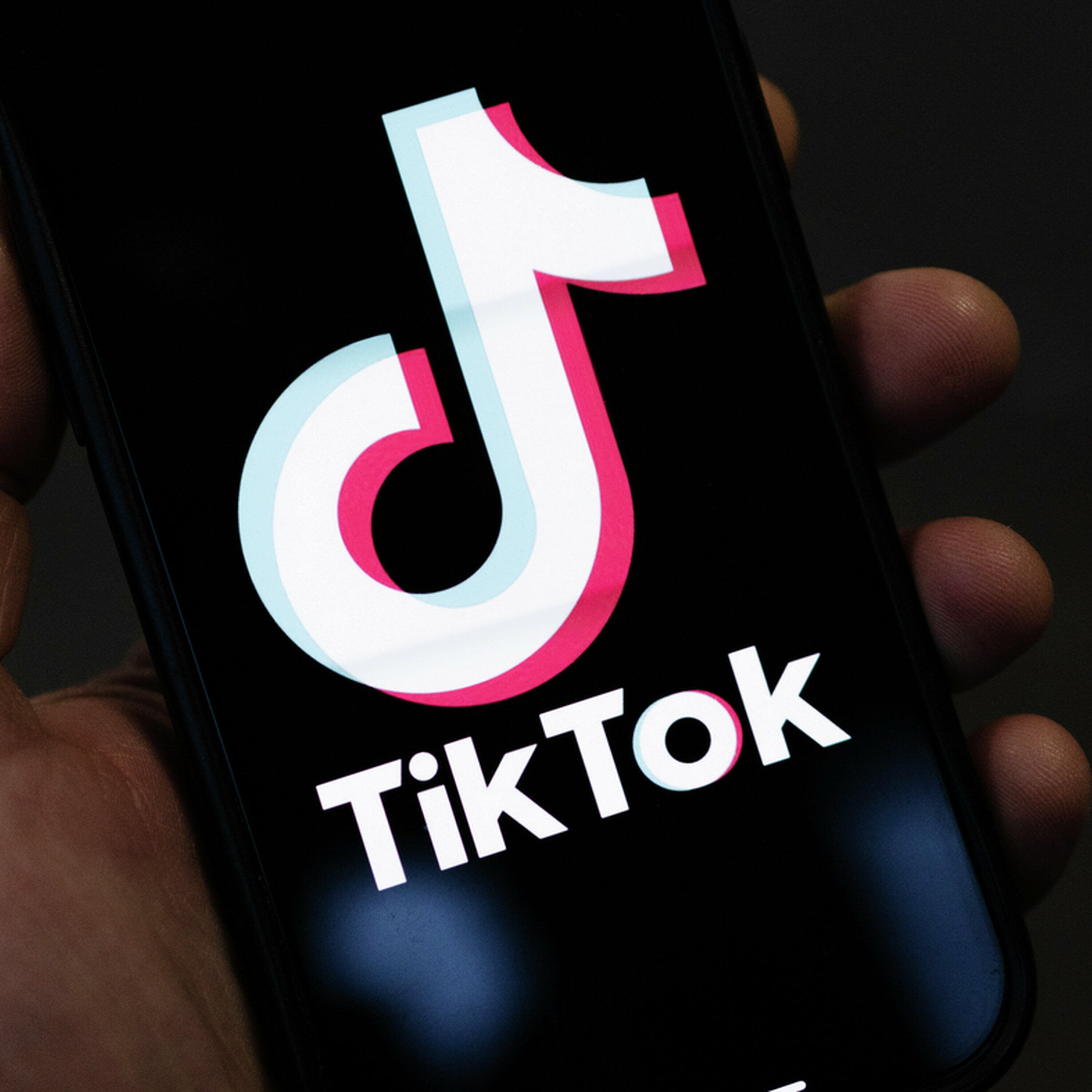 The Morning Rush - Multiple Connecticut high schools evacuated over Chromebook Tiktok trend