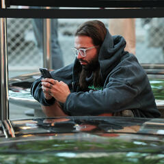 She added her married boyfriend to the family group chat. Chaos followed - Ellen K Morning Show On Demand