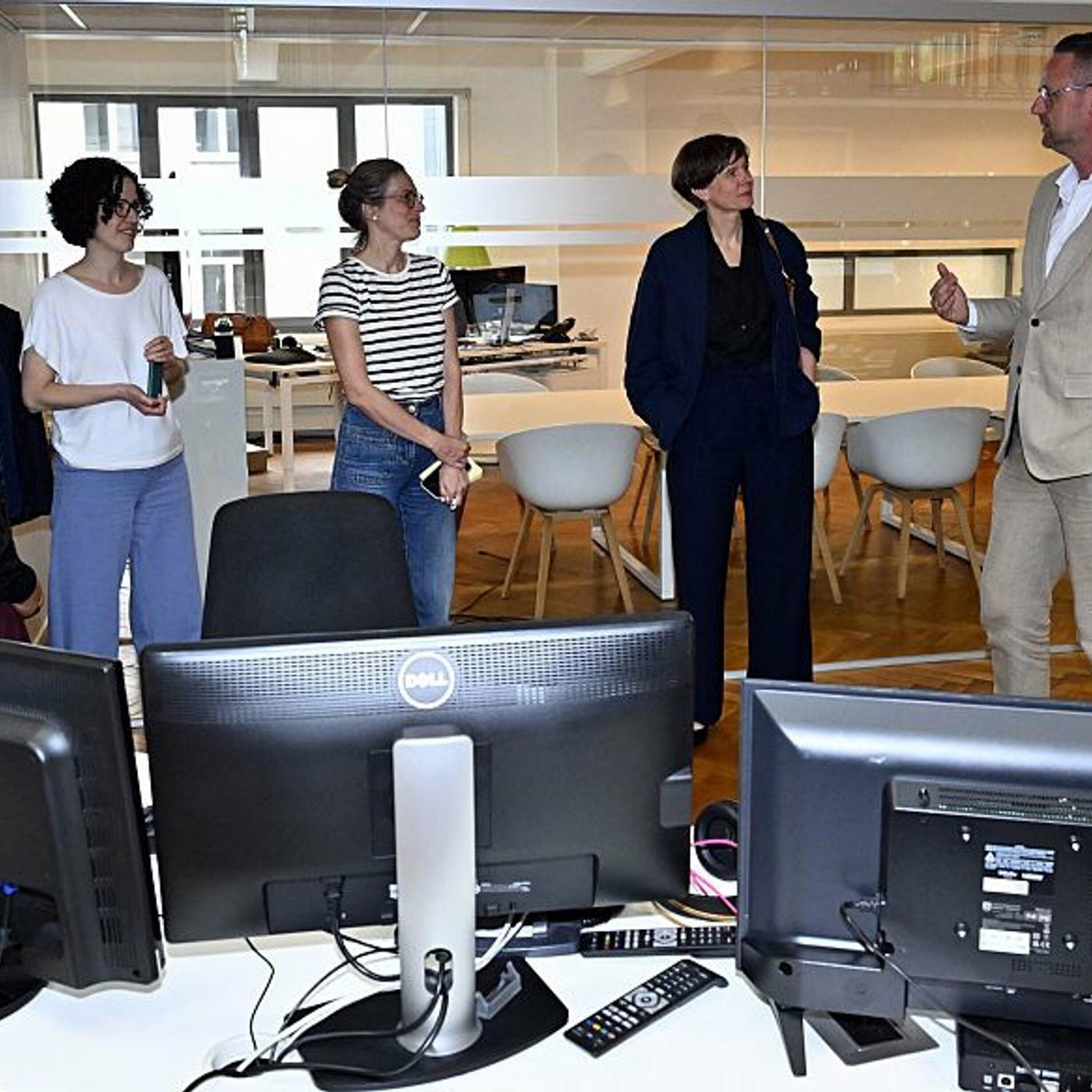 Maria's Boss Is Divorcing And Placing Her In A Tough Spot, Risk Her Job Or 