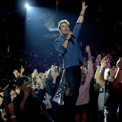 NKOTB's Joey McIntyre Talks New Movie, Courtney's XMAS Gift Guide & More - On with Mario Daily Podcast