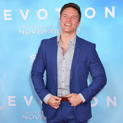 Scott Porter Talks Season 3 of 'Ginny & Georgia', New A cappella Song & More! - On with Mario Daily Podcast